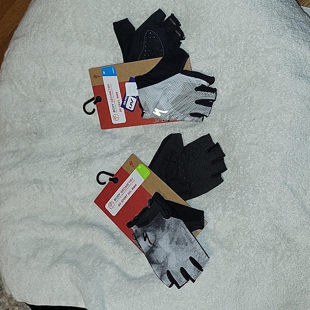 2 pair women's medium cycling gloves road mtn spinning gravel trekking